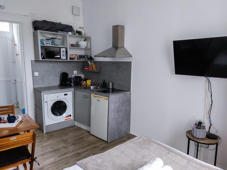TV and multimedia, Kitchen or kitchenette, minibar, washing machine