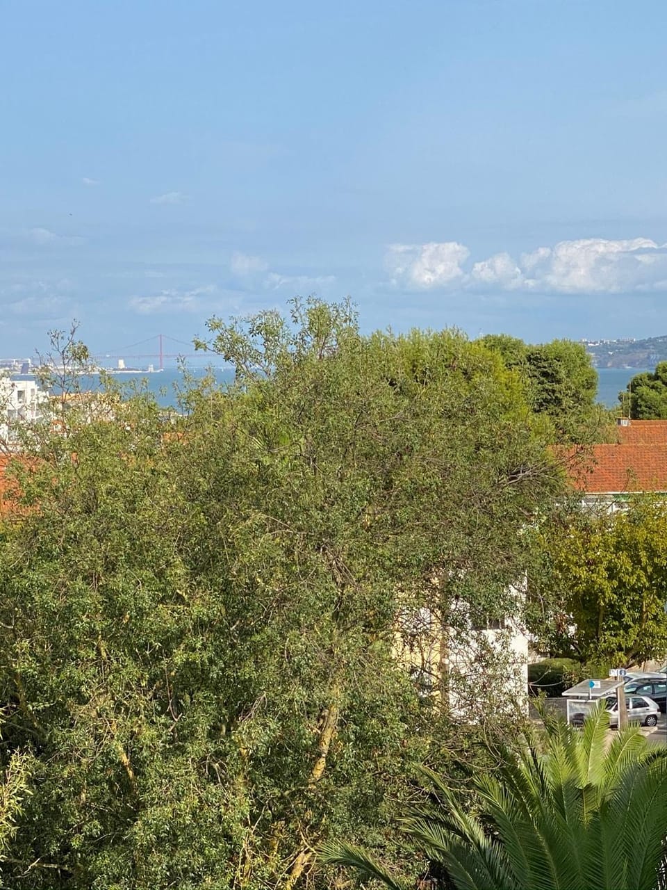Carcavelos Beach & Nova SBE Private Rooms in Shared Serviced Apartment 24 Bed and Breakfast in Carcavelos
