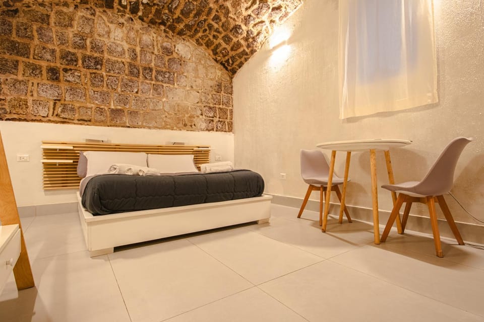 Bed, Bedroom, Lunch