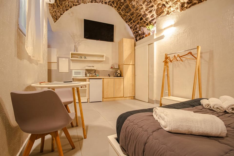 TV and multimedia, Kitchen or kitchenette, wardrobe