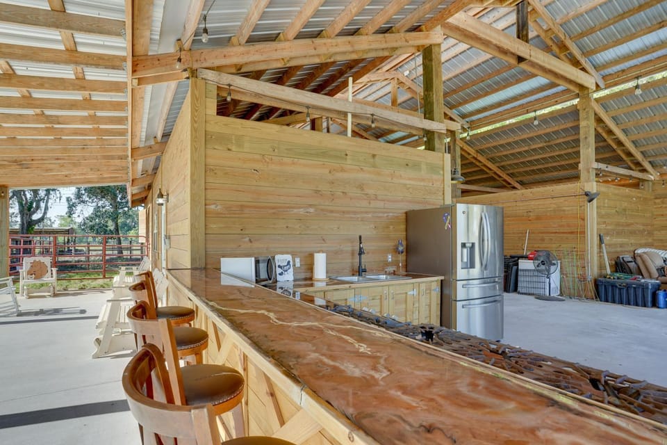 Farm Stay: Modern Barndominium in Lakeland! Apartment in Lakeland