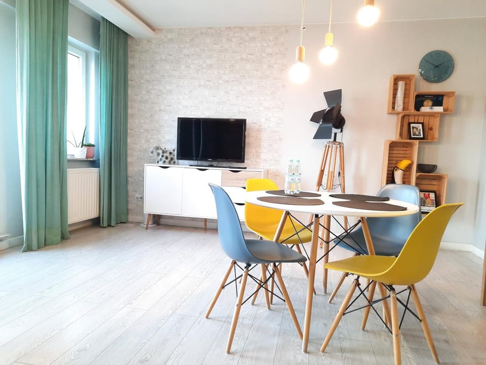 TV and multimedia, Living room, Dining area
