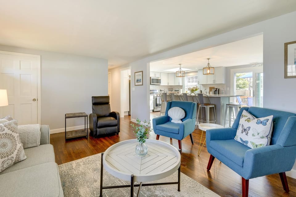 Families Welcome! Home 2 Mi to Craigville Beach House in Centerville