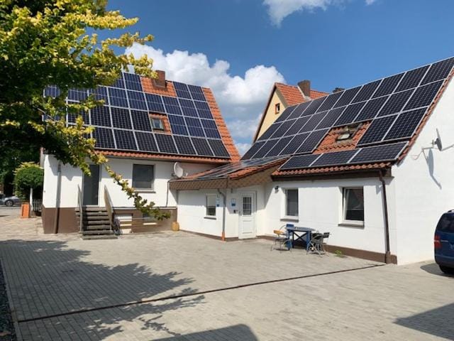 Property building, Neighbourhood, Street view, Location, Parking