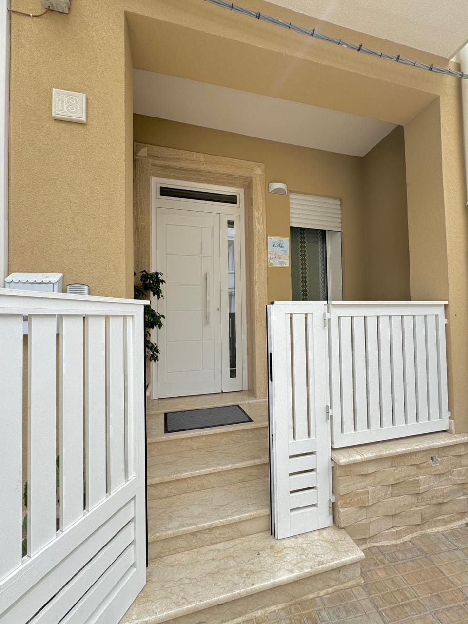 Facade/entrance