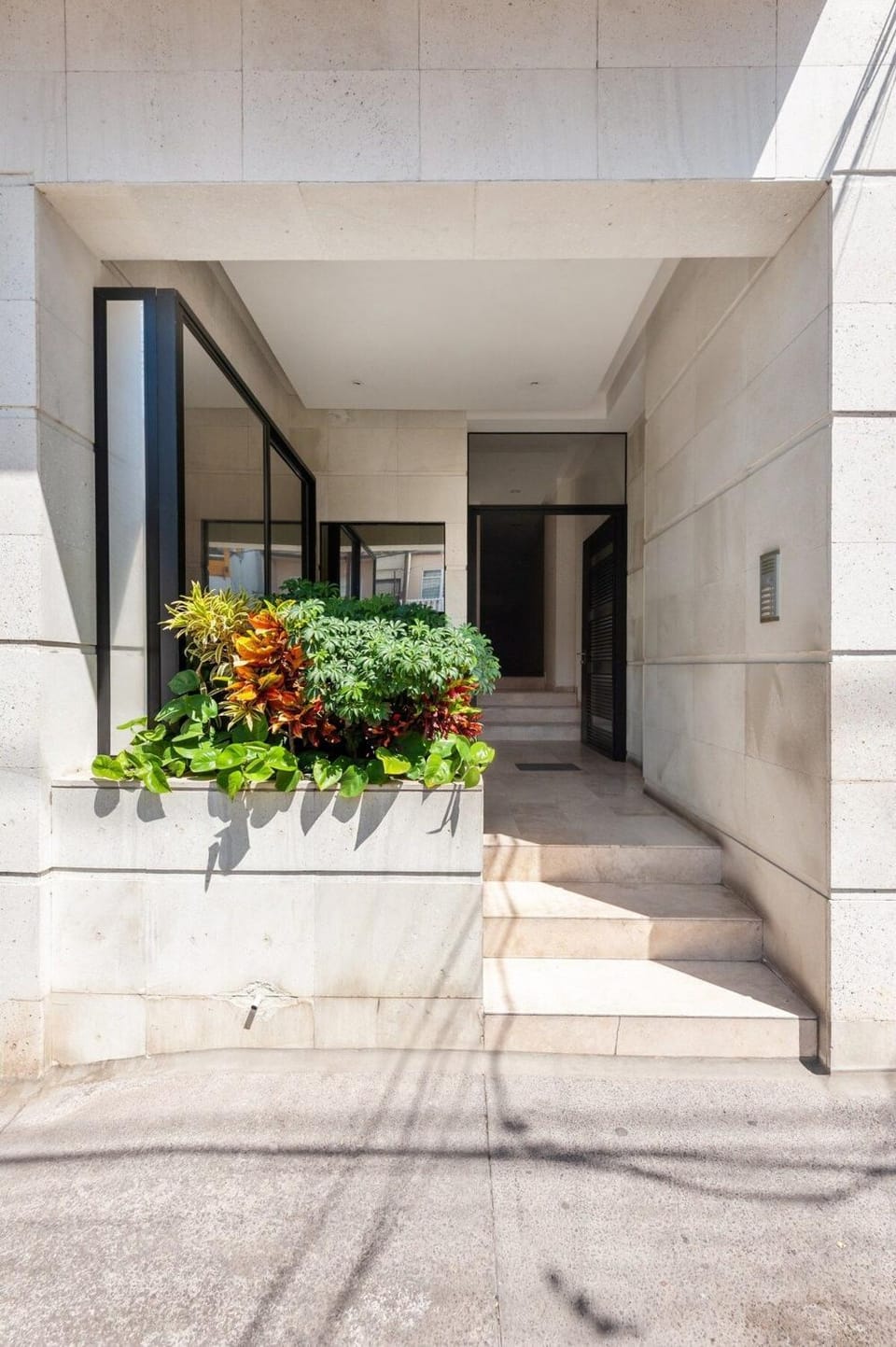 Facade/entrance