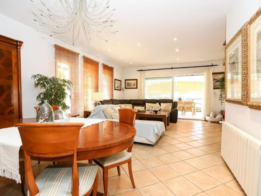 Living room, Dining area