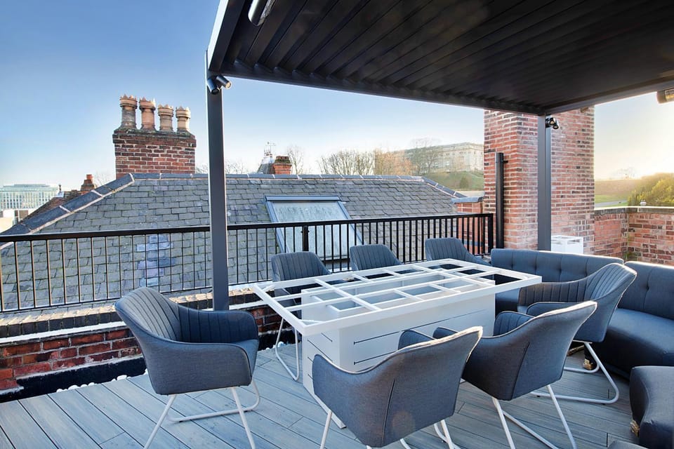 Patio, Day, Balcony/Terrace, Living room, Seating area, Dining area