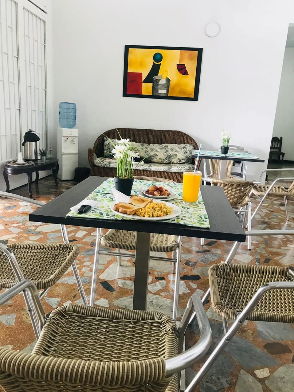 Food and drinks, Dining area