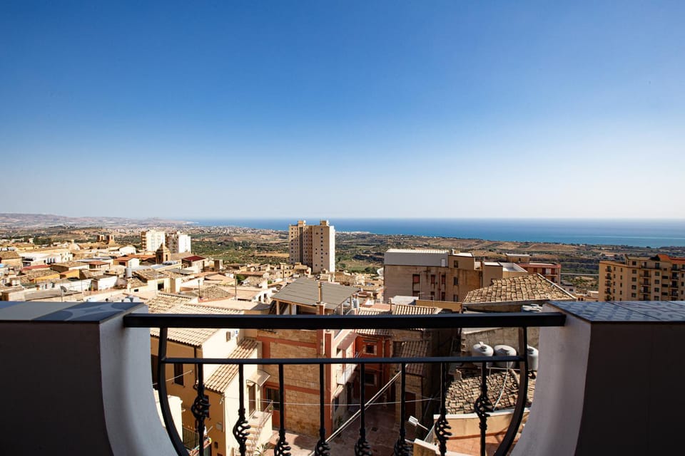View (from property/room), City view, City view, Landmark view, Landmark view, Sea view, Sea view