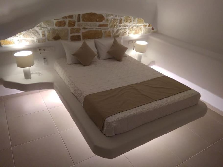 Irini's house with Jacuzzi House in Paros, Greece
