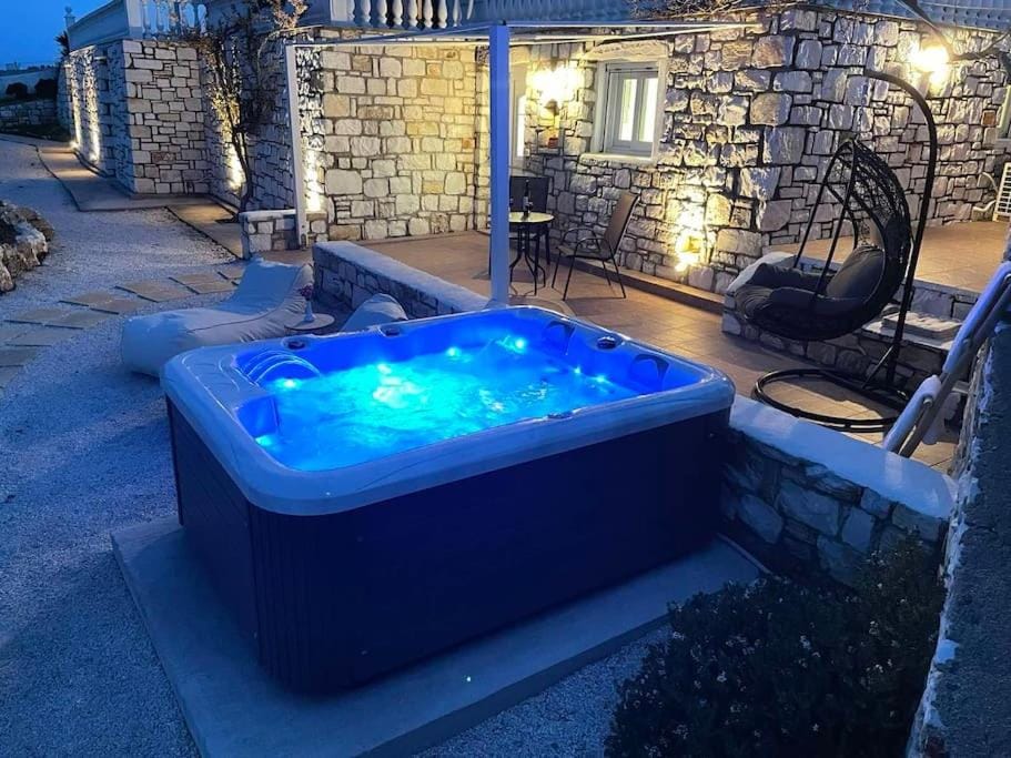 Irini's house with Jacuzzi House in Paros, Greece