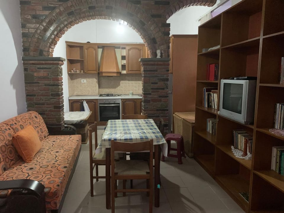 Kitchen or kitchenette, Living room, Seating area