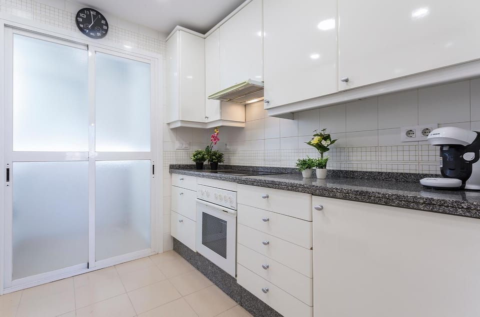 Kitchen or kitchenette, minibar, pet friendly, stove, toaster