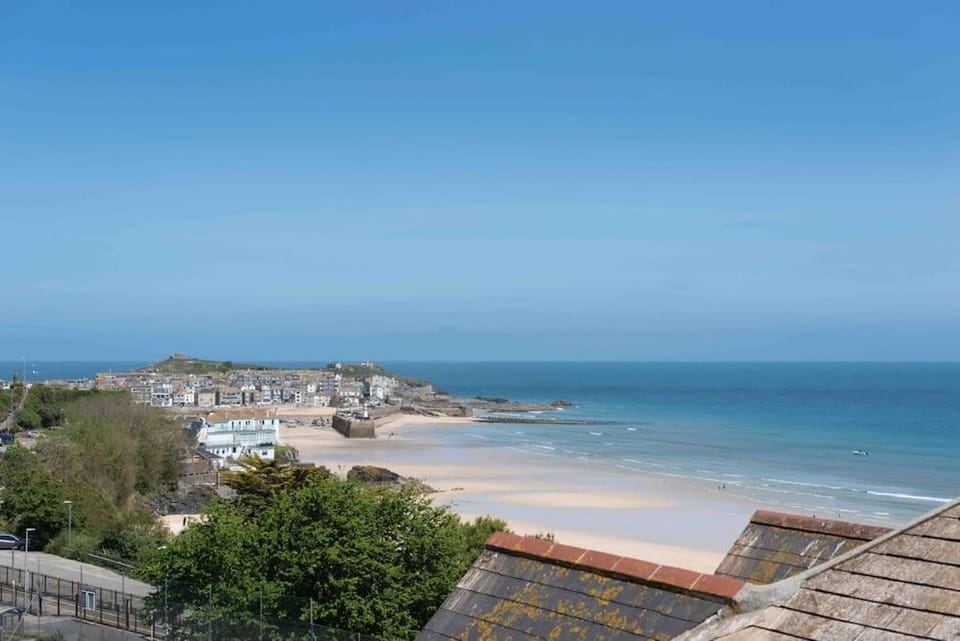Little Haven St Ives - with parking and sea views Apartment in Saint Ives