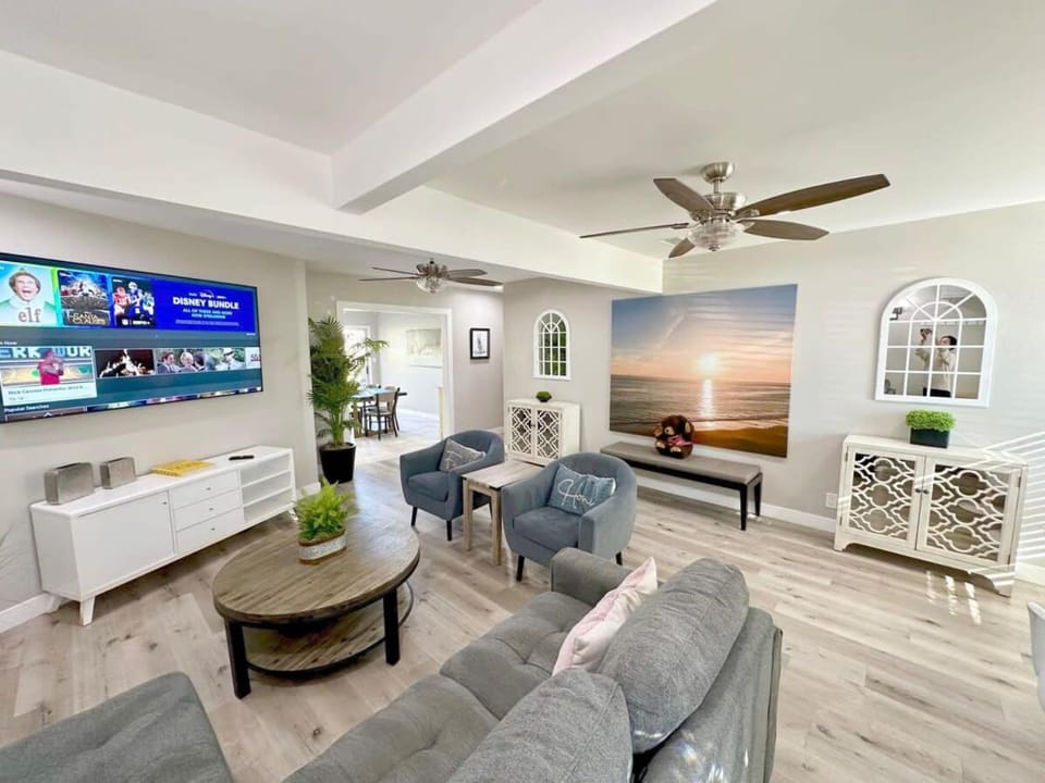 Orchard Villa Disneyland 5 Bedroom Pool Home Spa Villa in Anaheim