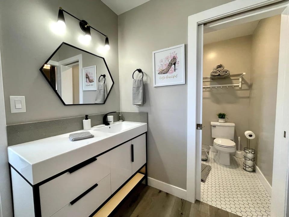 Orchard Villa Disneyland 5 Bedroom Pool Home Spa Villa in Anaheim