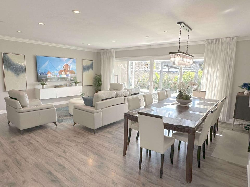 Disneyland Paradise 6 BedRoom 4 Bathroom Pool Spa Games Villa in Anaheim