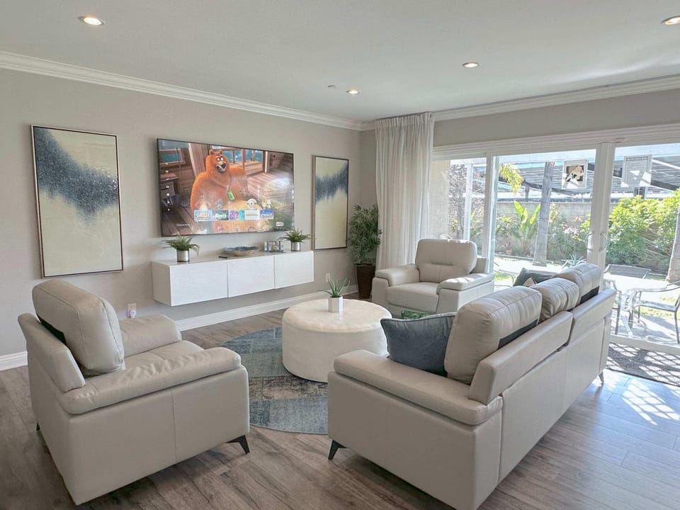 Disneyland Paradise 6 BedRoom 4 Bathroom Pool Spa Games Villa in Anaheim