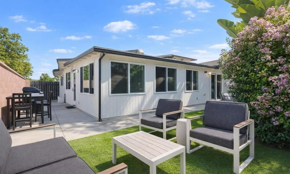 Spacious Disneyland 5 Bedroom 4 Bath House with Game Room Villa in Fullerton