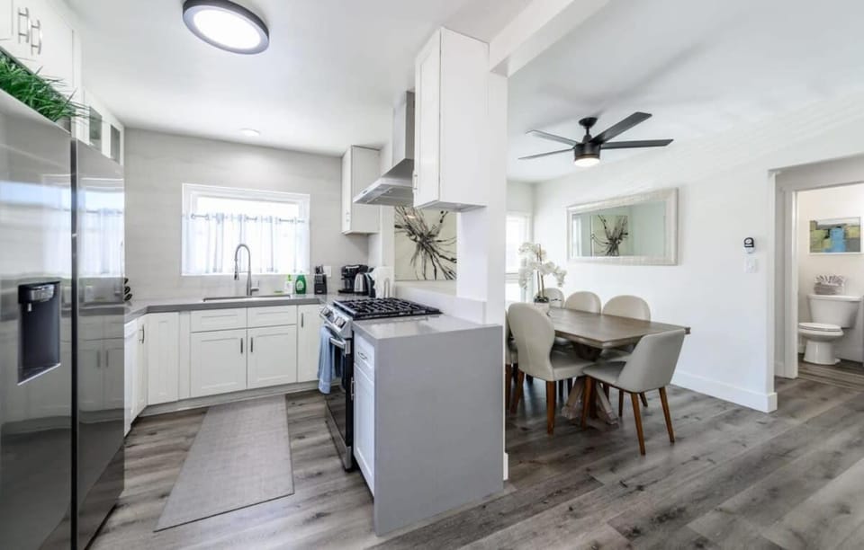Spacious Disneyland 5 Bedroom 4 Bath House with Game Room Villa in Fullerton