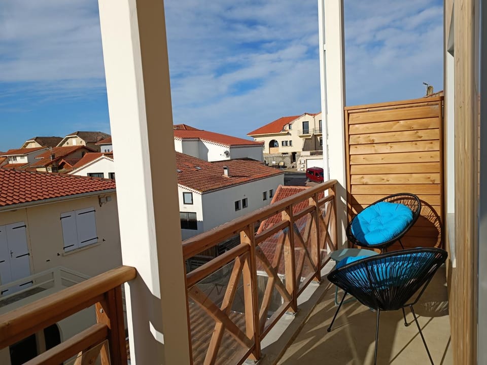 Mimizan Apt neuf 85 M2 trois étoiles 50m plage Apartment in Mimizan