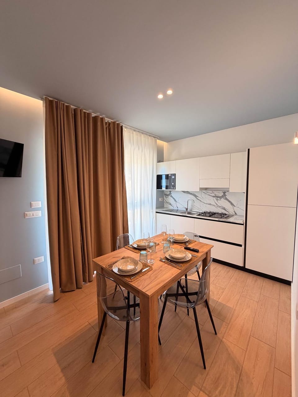 TV and multimedia, Dining area, minibar, oven, pet friendly, stove