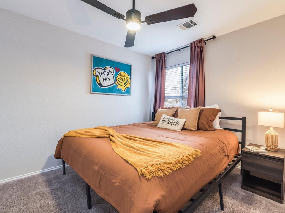 North ATX Paradise Oasis pool w Hot Tub 4BR 2 half BA House in Pflugerville