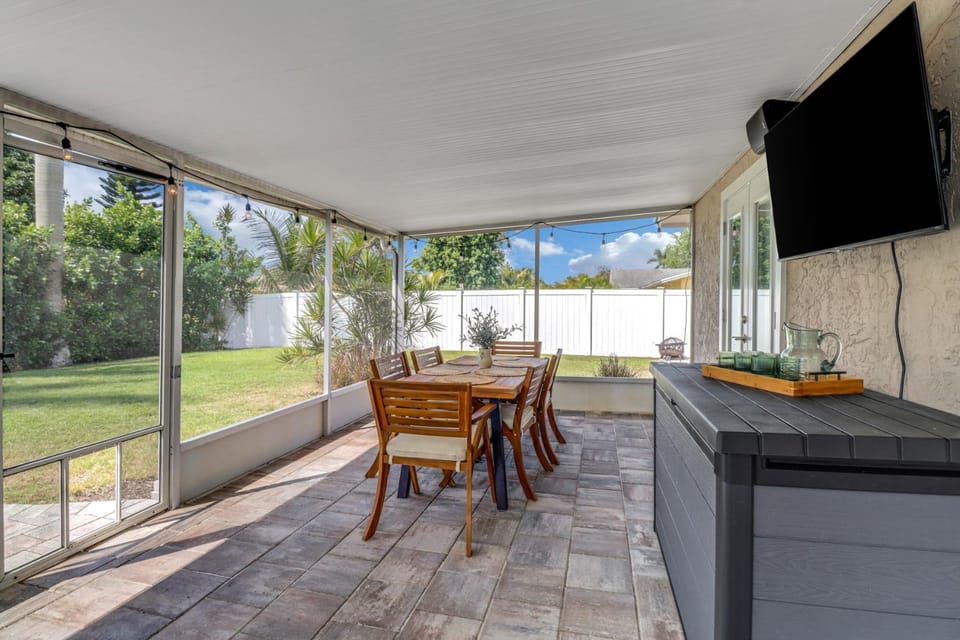 Pool Home Near Downtown, 5th Ave, Beaches & Pier House in Naples