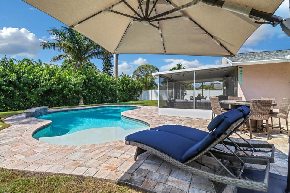 Pool Home Near Downtown, 5th Ave, Beaches & Pier House in Naples