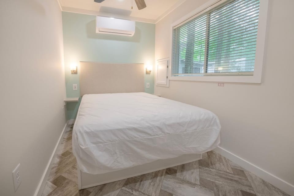 Bed, Bedroom, air conditioner