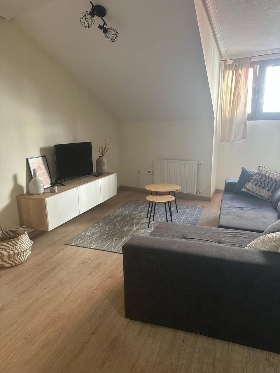 TV and multimedia, Seating area