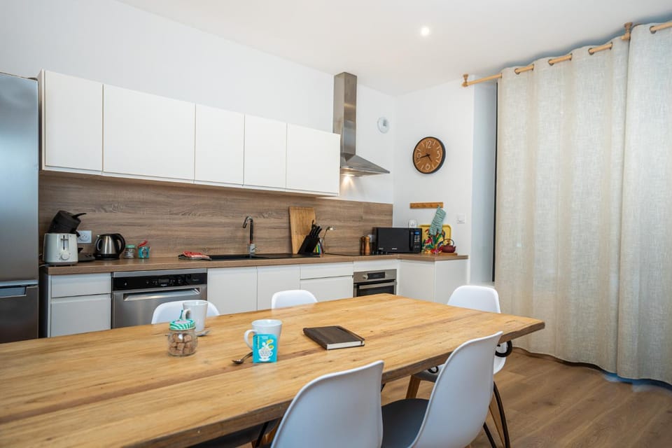 Kitchen or kitchenette, Dining area, oven, pet friendly, stove, toaster