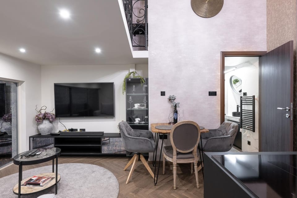 Living room, Dining area