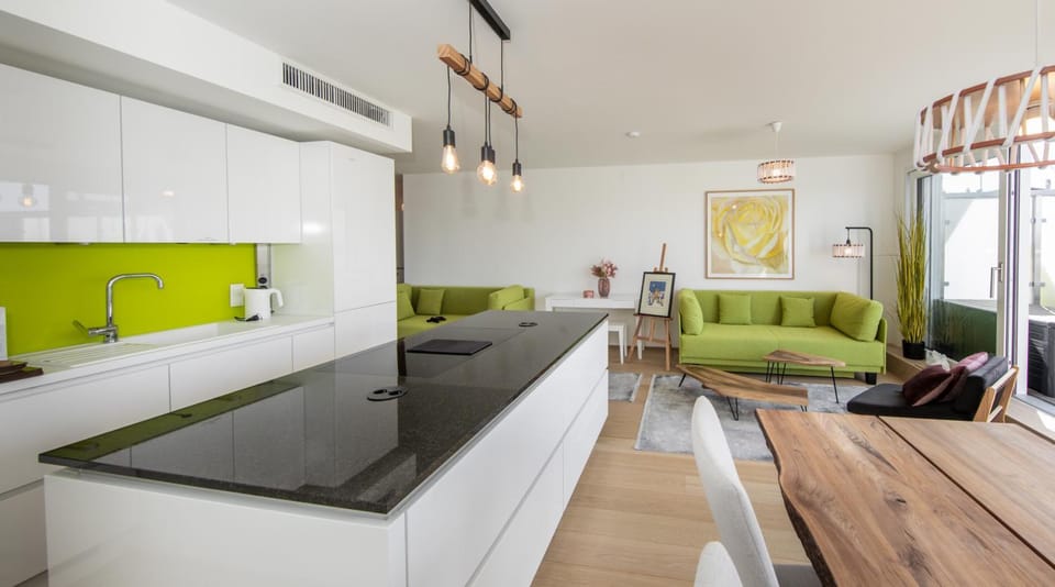 Kitchen or kitchenette, Living room, Seating area, Dining area, stove