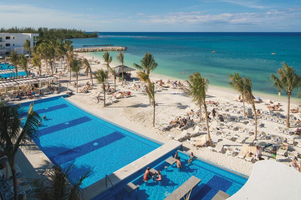 Beach, Swimming pool, sunbed