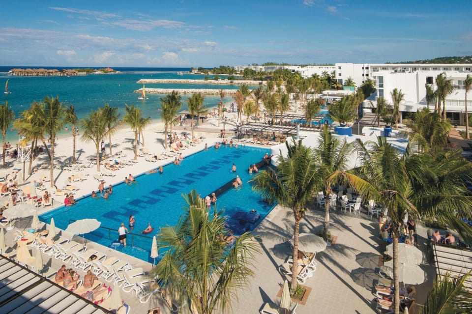 Beach, Swimming pool