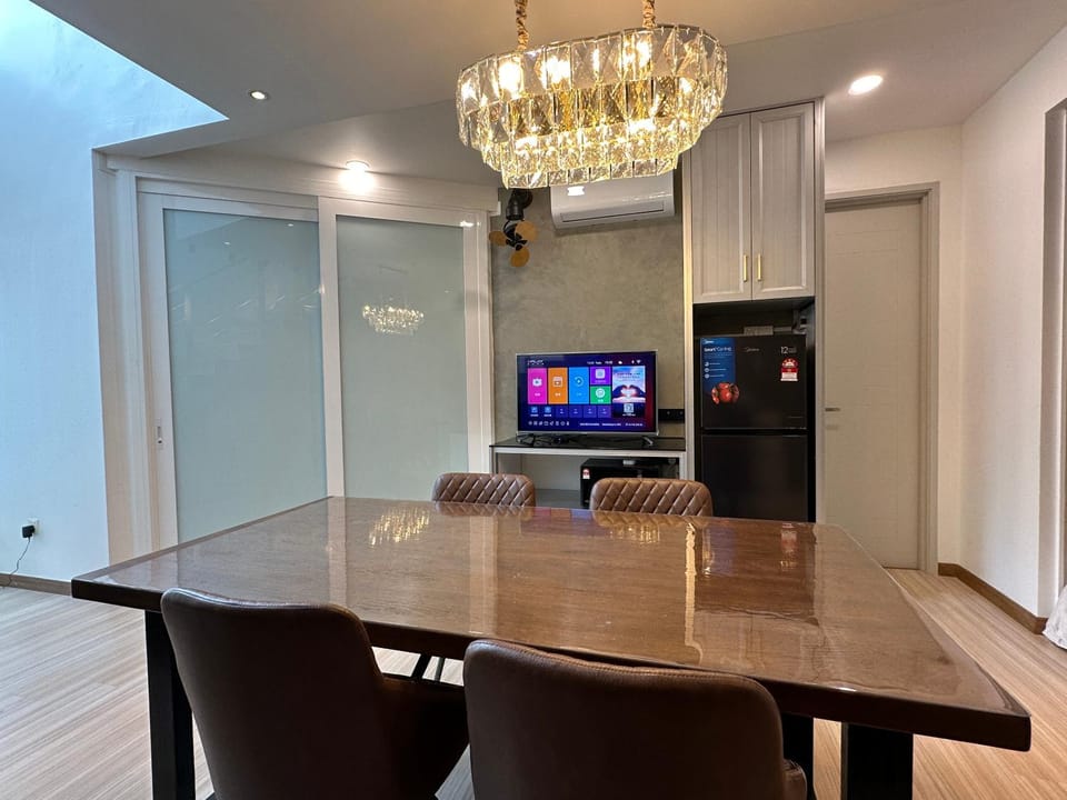 TV and multimedia, Kitchen or kitchenette, Dining area, Evening entertainment