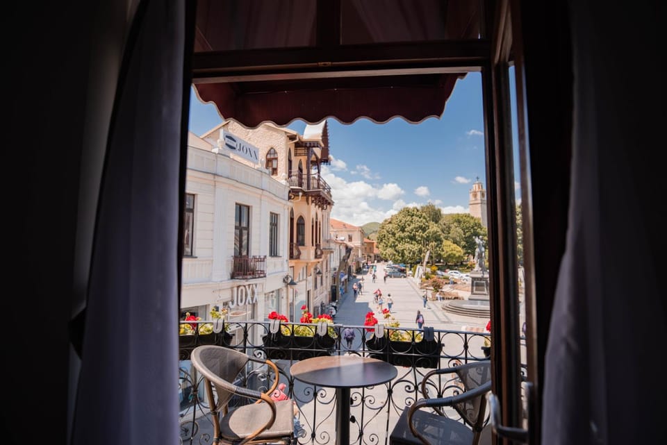 Day, Balcony/Terrace, City view, Location