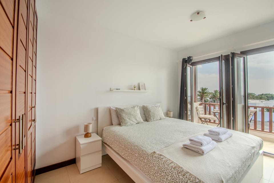 Bed, Off site, Natural landscape, View (from property/room), View (from property/room), Balcony/Terrace, Photo of the whole room, Bedroom, On site, Sea view, Sea view, Sunrise, Sunset, towels, wardrobe