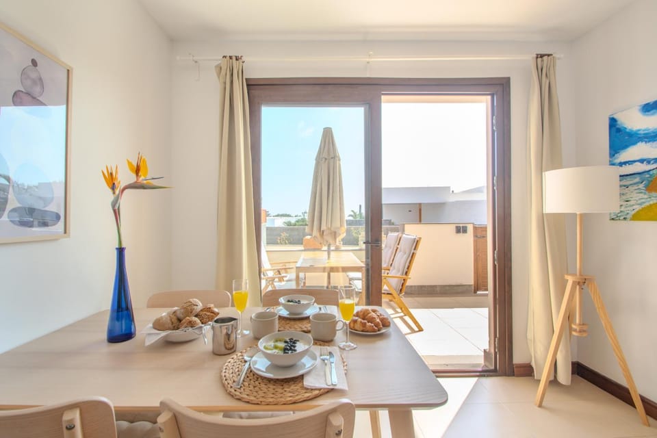 Natural landscape, View (from property/room), Balcony/Terrace, Balcony/Terrace, Living room, Seating area, Dining area, air conditioner, air conditioner
