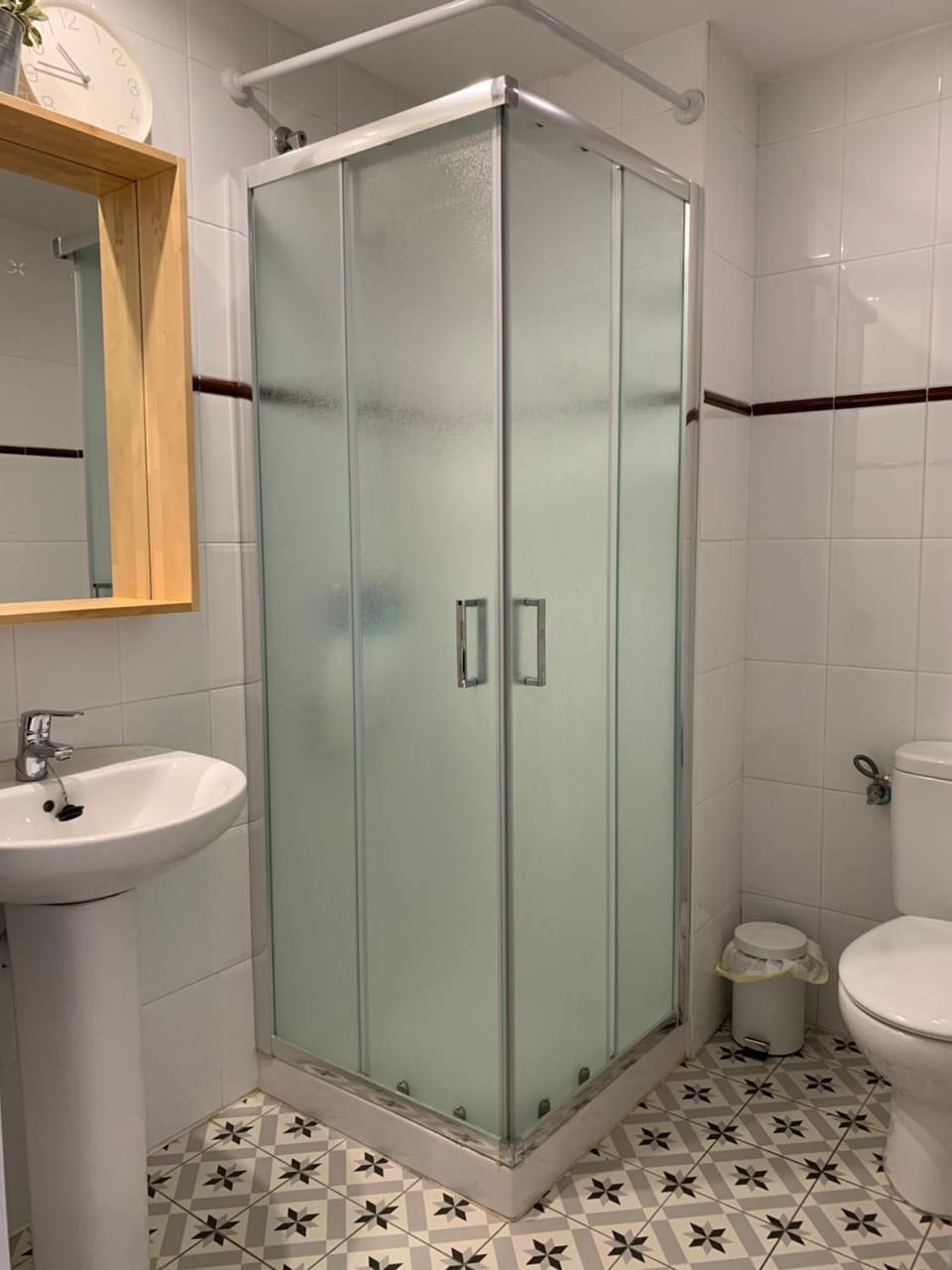Shower, Toilet
