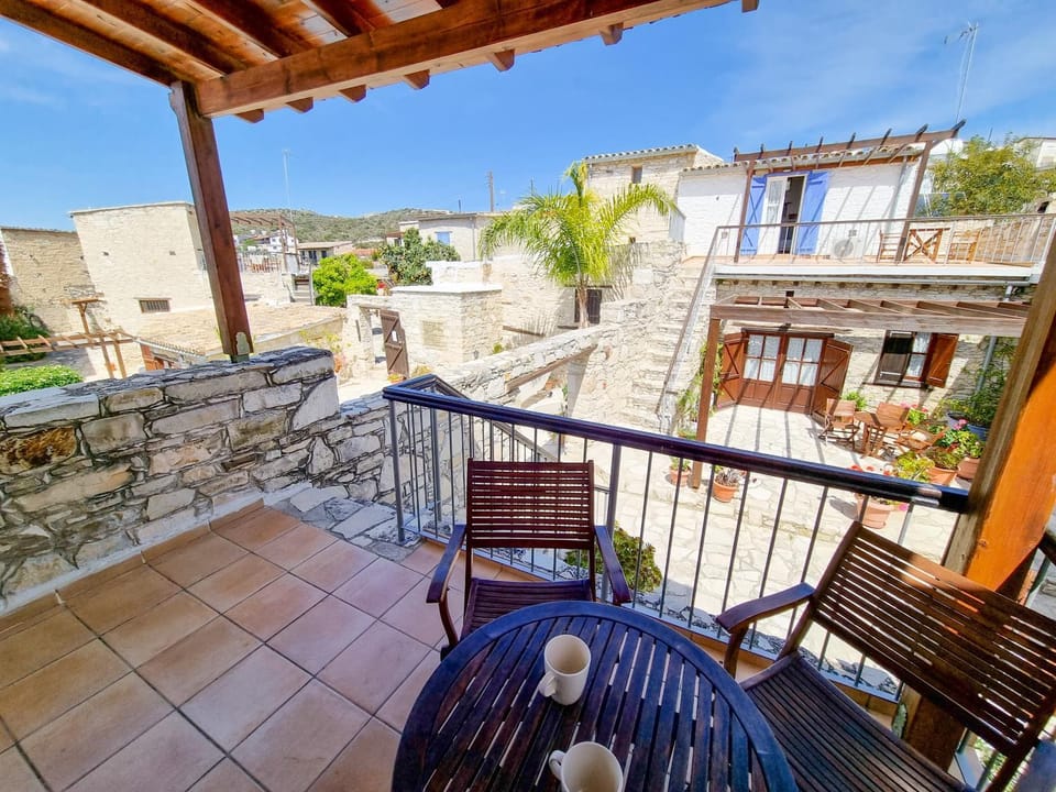Property building, View (from property/room), Balcony/Terrace, Dining area