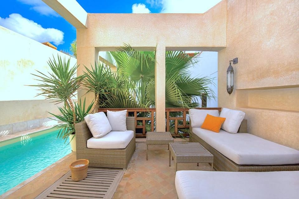 Balcony/Terrace, Seating area, Pool view, Swimming pool, sunbed