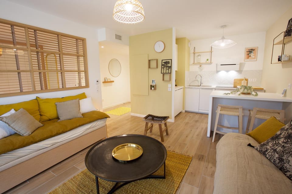 Kitchen or kitchenette, Living room, Dining area