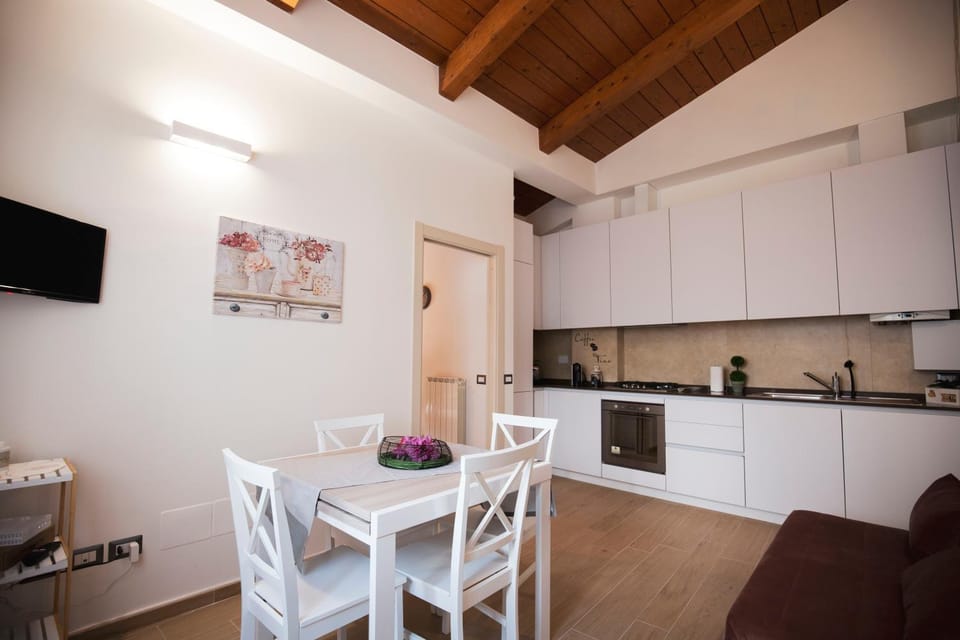 Kitchen or kitchenette, Living room, Dining area, pet friendly, stove