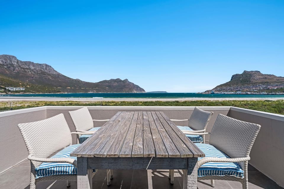 Day, Natural landscape, Balcony/Terrace, Seating area, Beach, Mountain view, Sea view