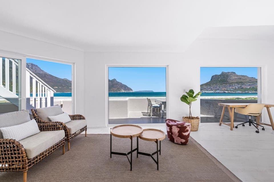 Natural landscape, View (from property/room), Balcony/Terrace, Living room, Seating area, Sea view