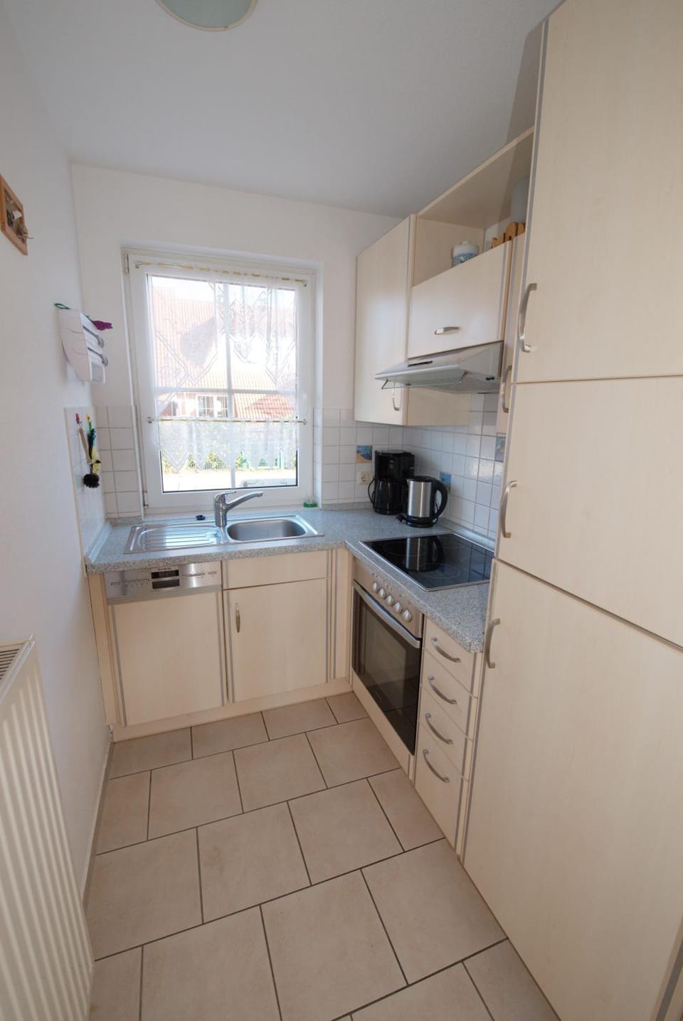 Kitchen or kitchenette, dishwasher, minibar, stove, toaster