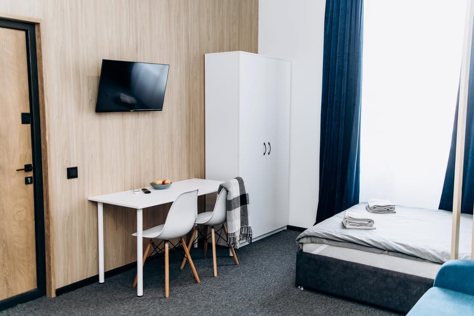 Bed, Living room, Photo of the whole room, Dining area, Bedroom, hair dresser, towels, wardrobe
